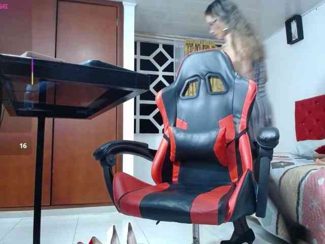 noelia-milf19 webcam