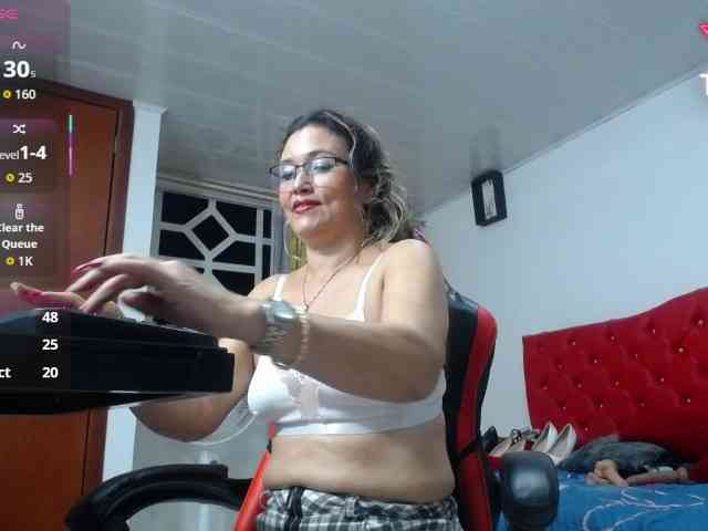 noelia-milf19 webcam