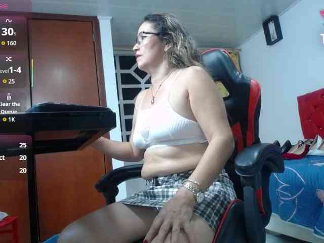 noelia-milf19 webcam