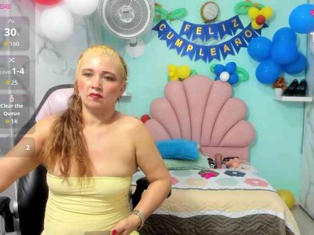noelia-milf19 webcam