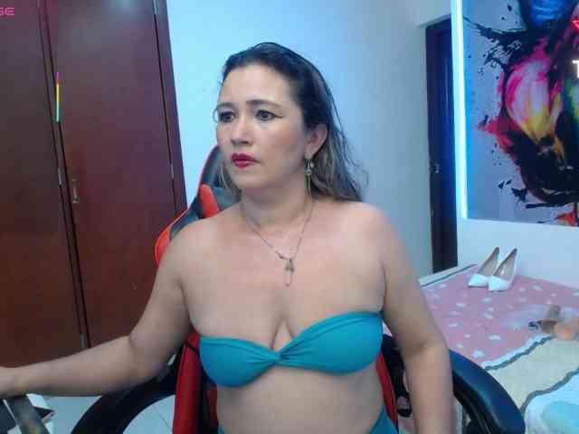 noelia-milf19 webcam