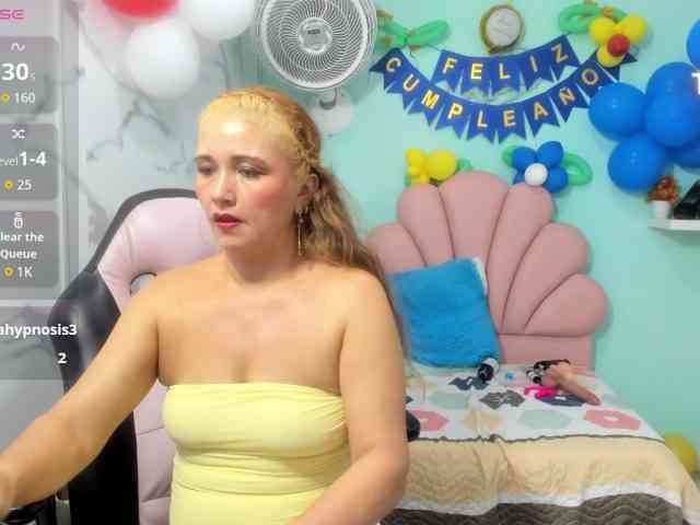noelia-milf19 webcam