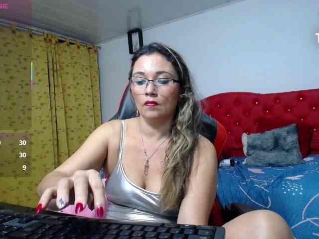 noelia-milf19 webcam