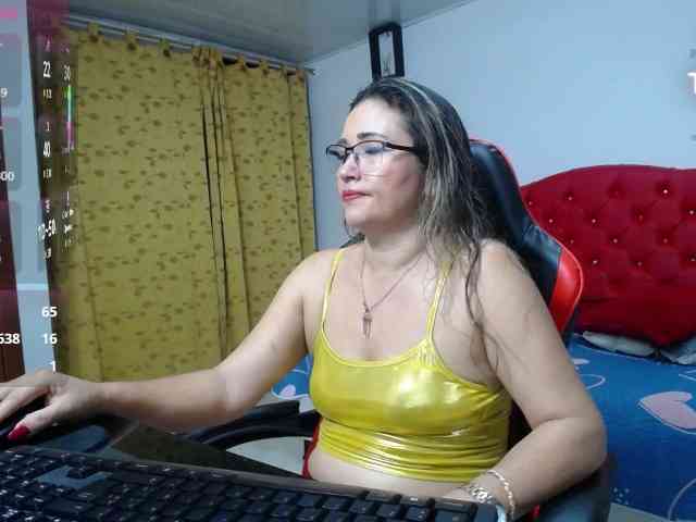 noelia-milf19 webcam