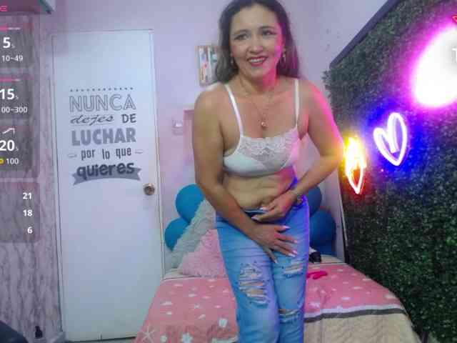 noelia-milf19 webcam