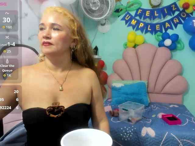 noelia-milf19 webcam