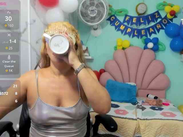 noelia-milf19 webcam