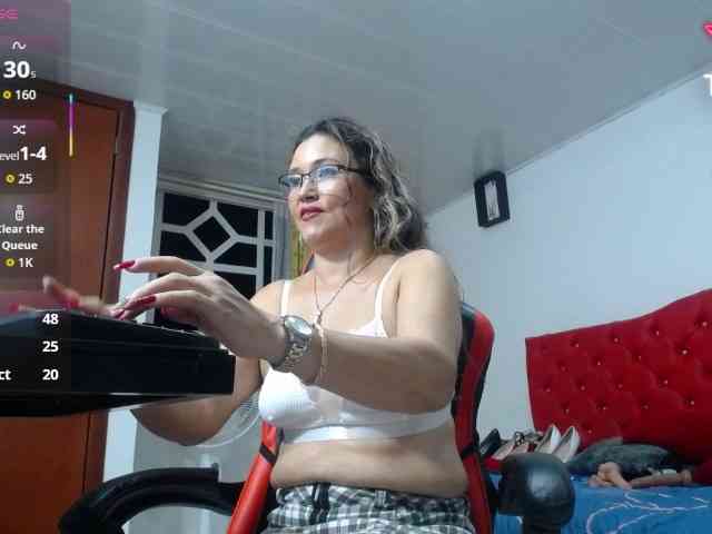 noelia-milf19 webcam