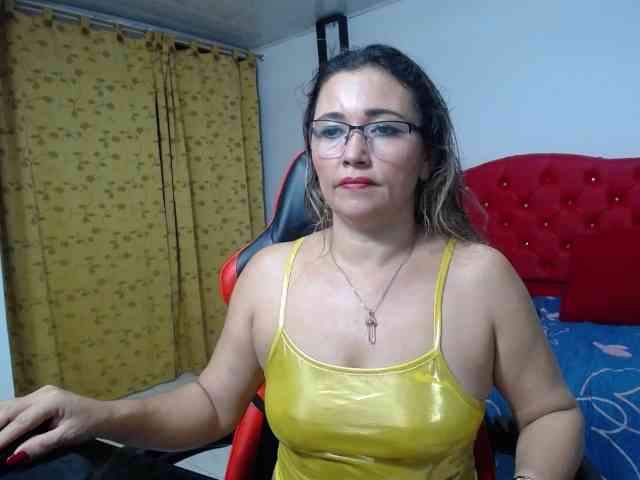 noelia-milf19 webcam