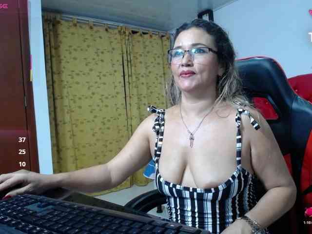 noelia-milf19 webcam
