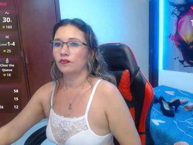 noelia-milf19 webcam