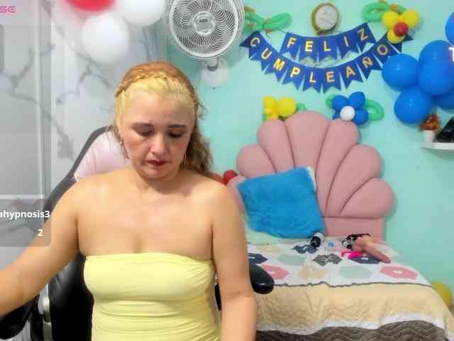 noelia-milf19 webcam