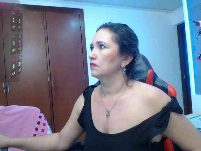 noelia-milf19 webcam