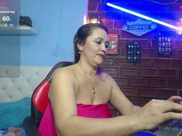noelia-milf19 webcam