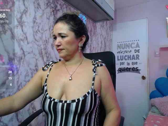 noelia-milf19 webcam