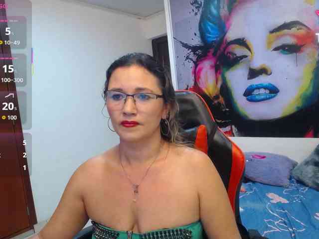 noelia-milf19 webcam