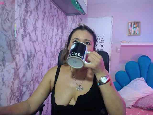 noelia-milf19 webcam