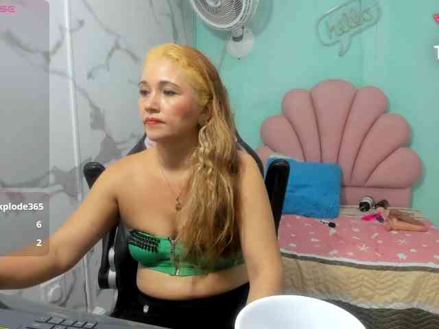 noelia-milf19 webcam