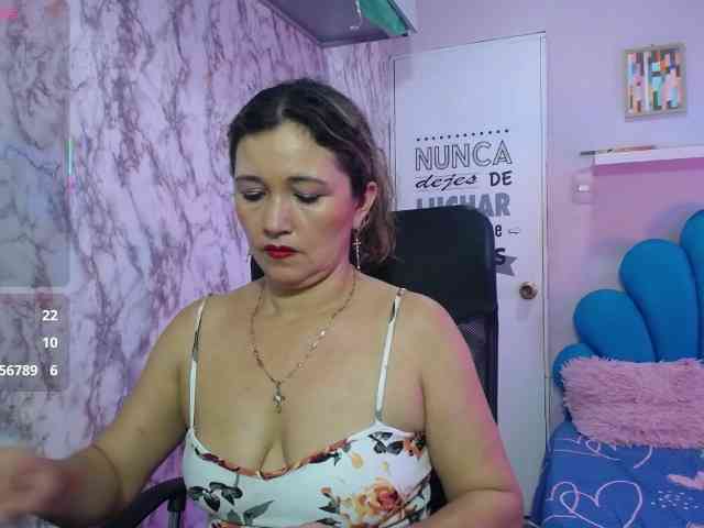noelia-milf19 webcam