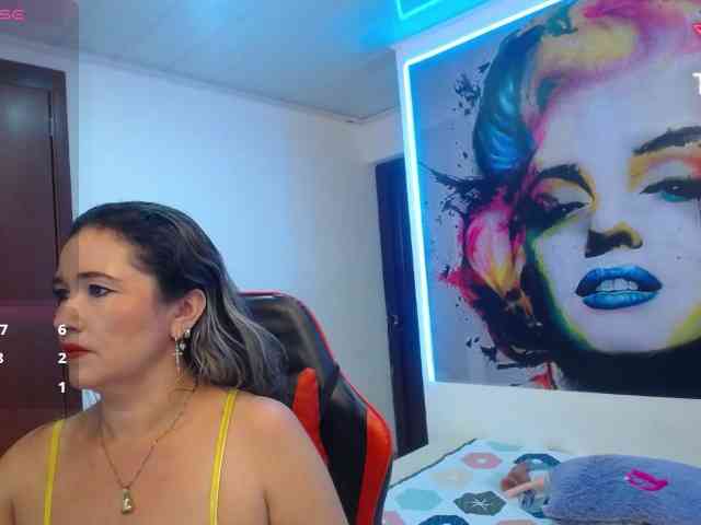 noelia-milf19 webcam
