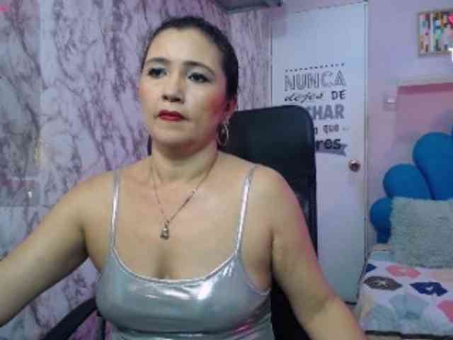 noelia-milf19 webcam