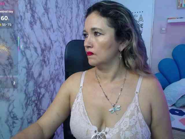 noelia-milf19 webcam