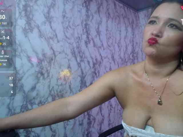 noelia-milf19 webcam