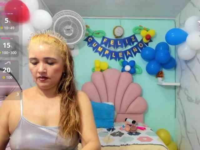 noelia-milf19 webcam