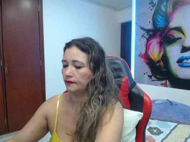 noelia-milf19 webcam