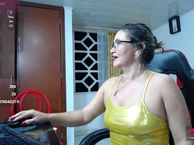 noelia-milf19 webcam