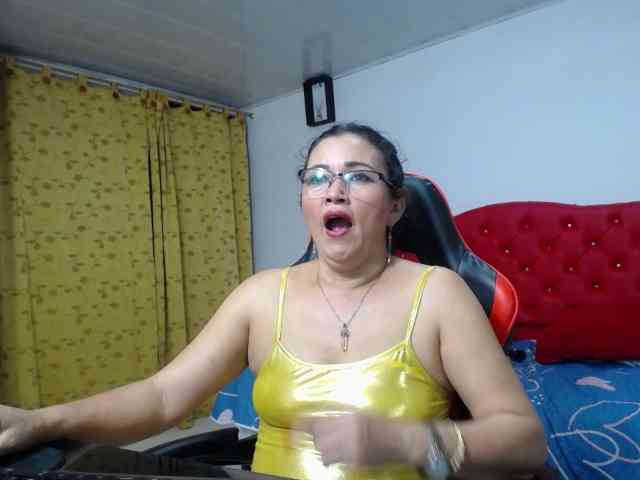 noelia-milf19 webcam