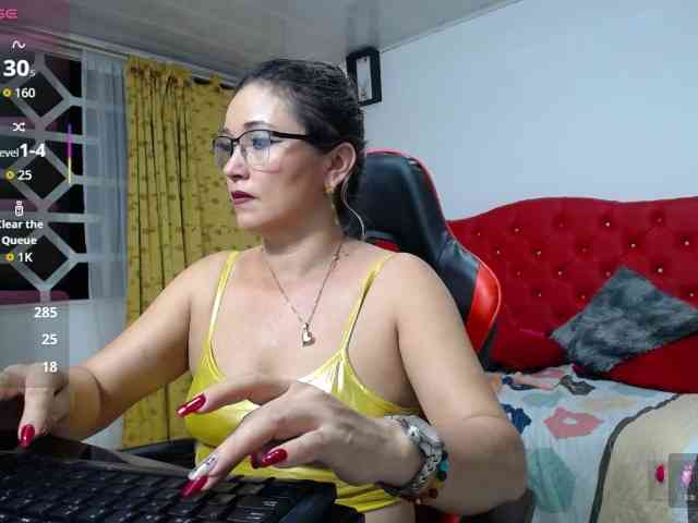 noelia-milf19 webcam
