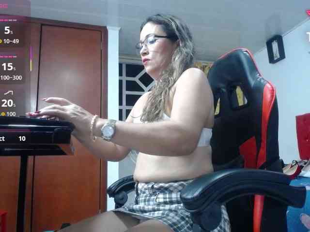 noelia-milf19 webcam