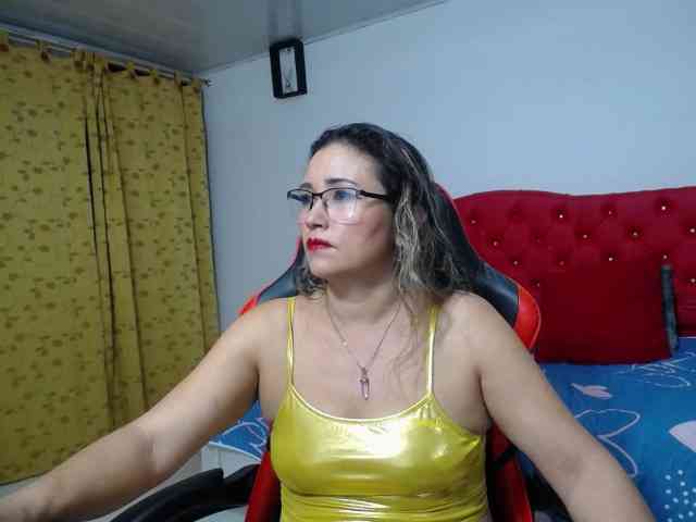 noelia-milf19 webcam