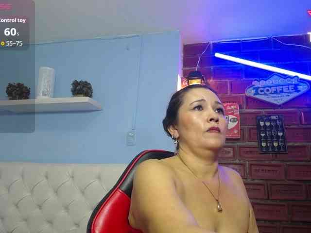 noelia-milf19 webcam