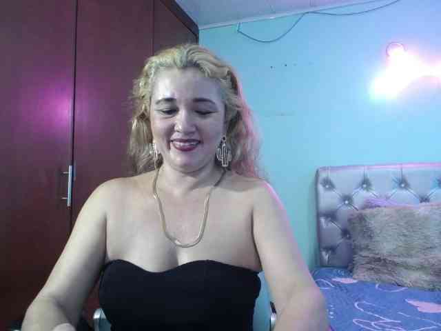 noelia-milf19 webcam