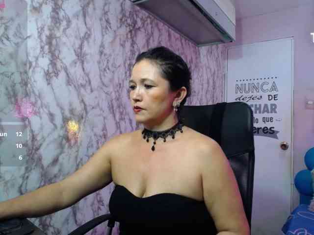 noelia-milf19 webcam