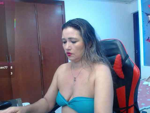 noelia-milf19 webcam