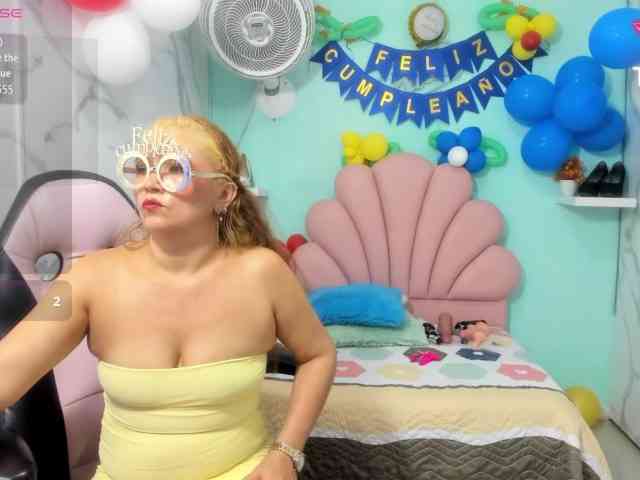 noelia-milf19 webcam