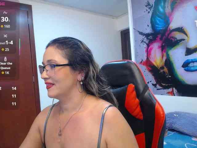 noelia-milf19 webcam