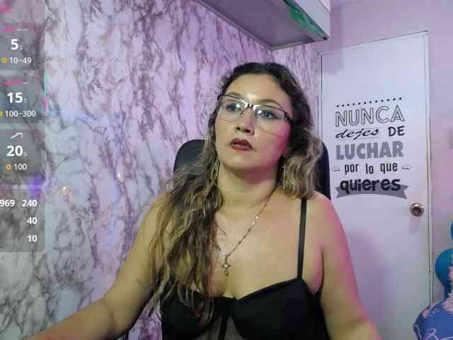 noelia-milf19 webcam