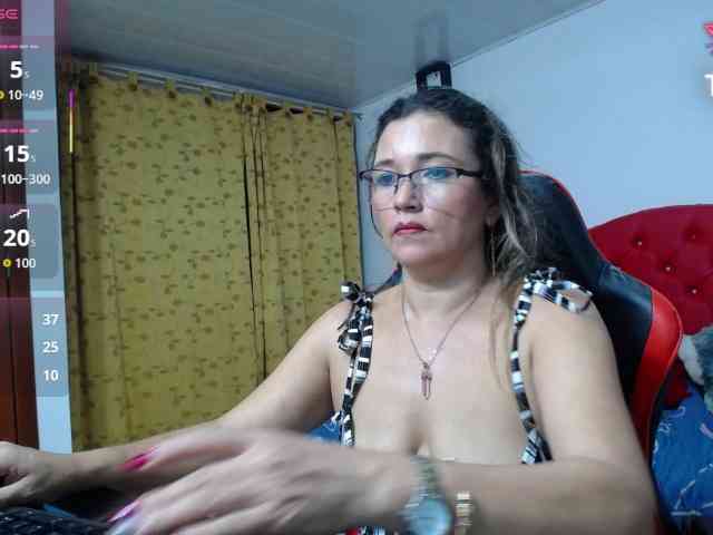 noelia-milf19 webcam