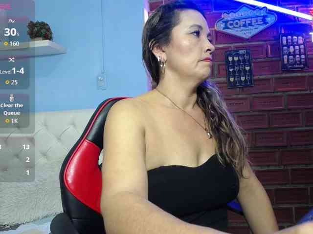 noelia-milf19 webcam