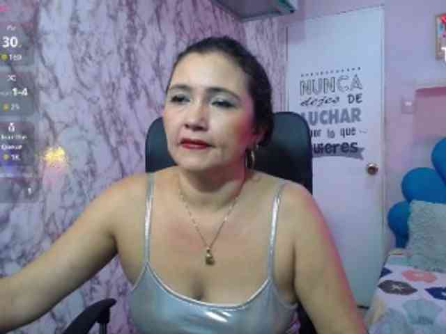 noelia-milf19 webcam