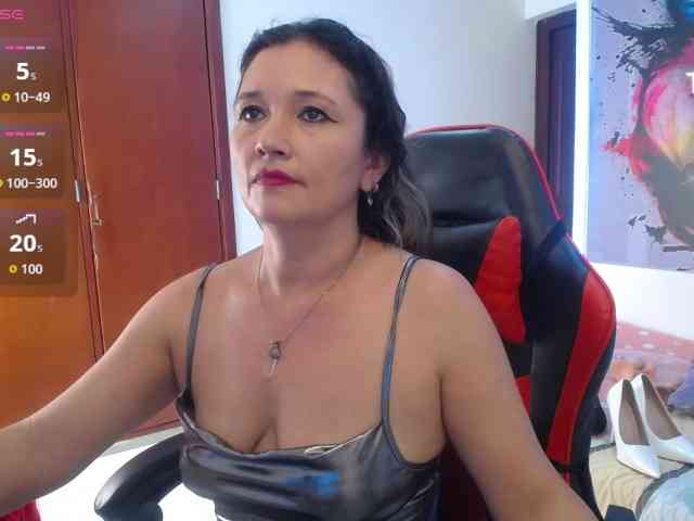 noelia-milf19 webcam