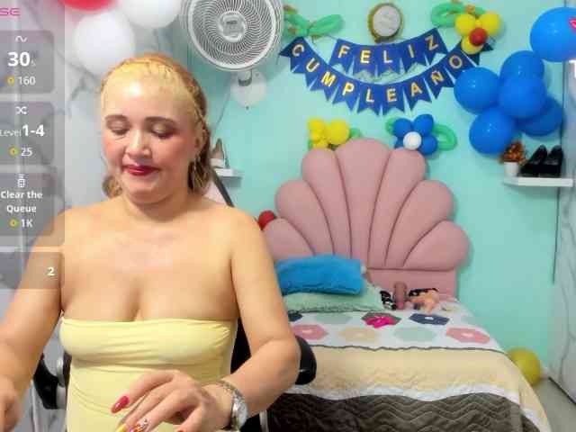 noelia-milf19 webcam