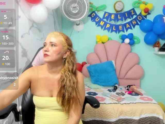 noelia-milf19 webcam