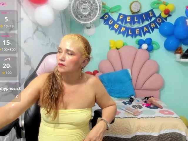 noelia-milf19 webcam