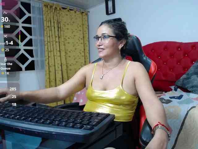 noelia-milf19 webcam