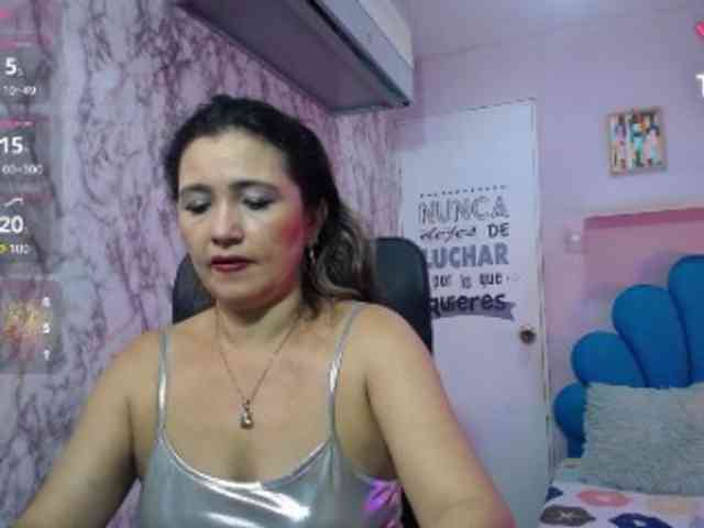 noelia-milf19 webcam